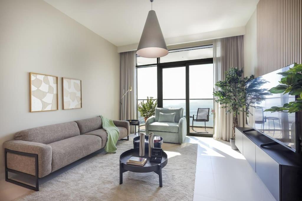 Stunning Beachfront 1br In Palm Jumeirah By Aya Boutique *